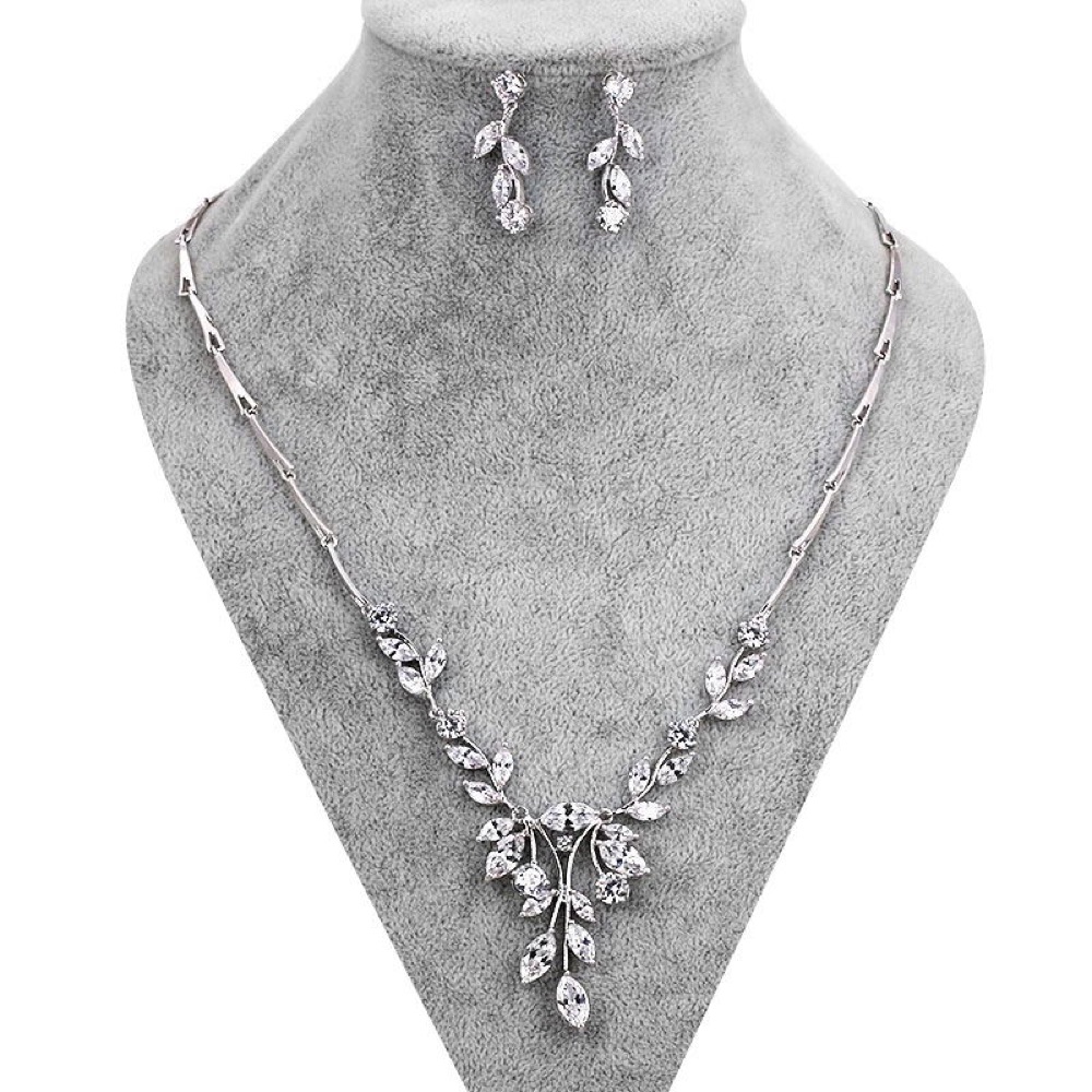 Bridal Model Crystal Necklace Set